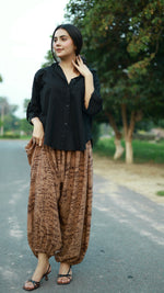 Tuck black shirt