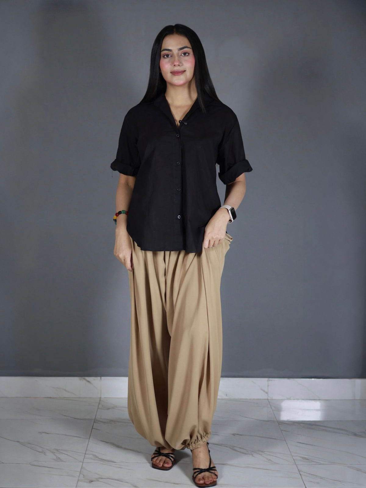 Tuck black shirt