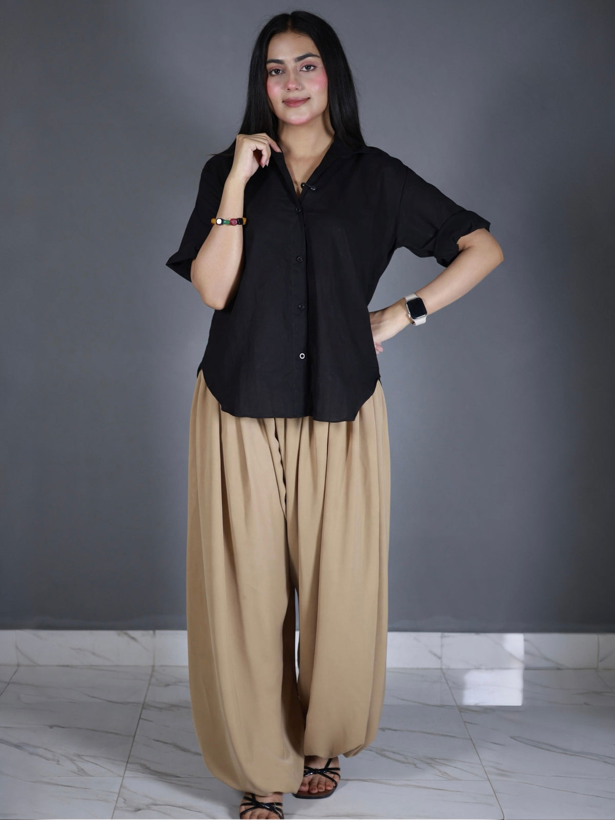 Tuck black shirt