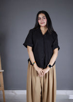 Tuck black shirt