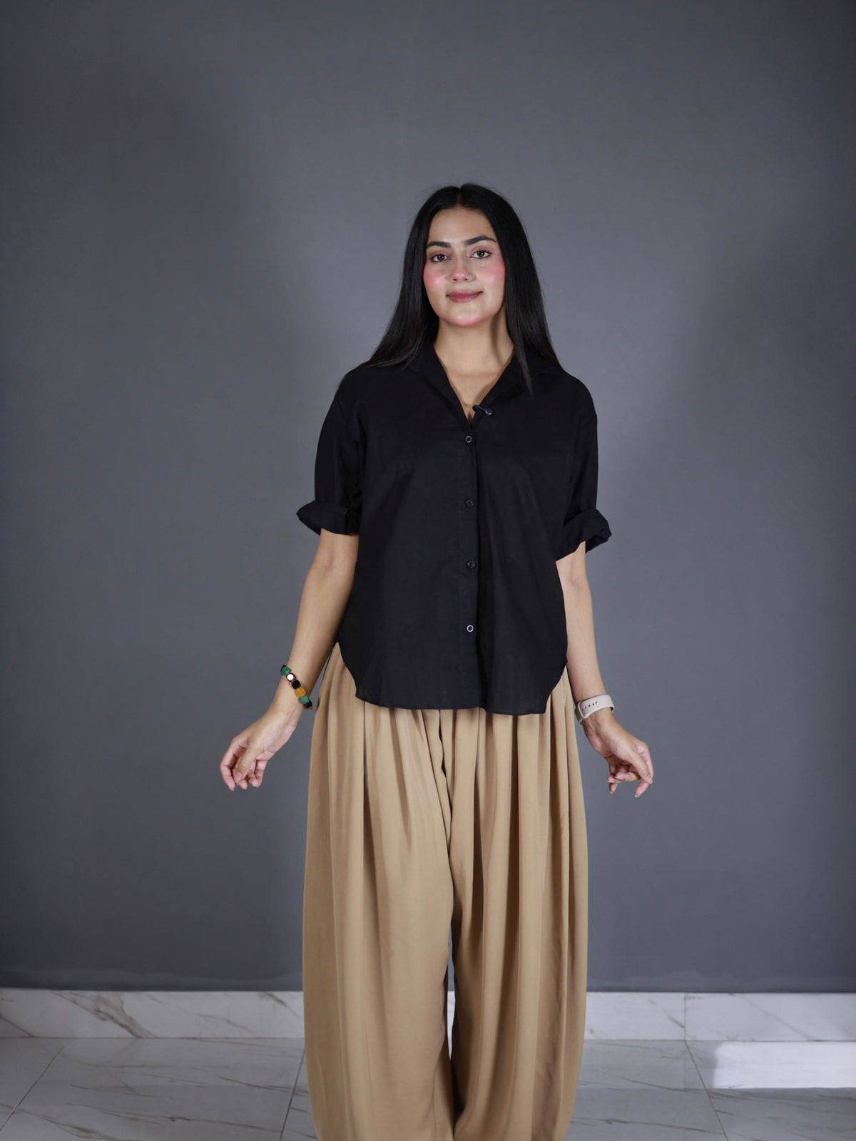 Tuck black shirt