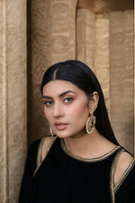 Black cold shoulder