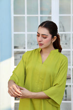 Parrot shirt & tulip culottes