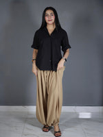 Tuck black shirt