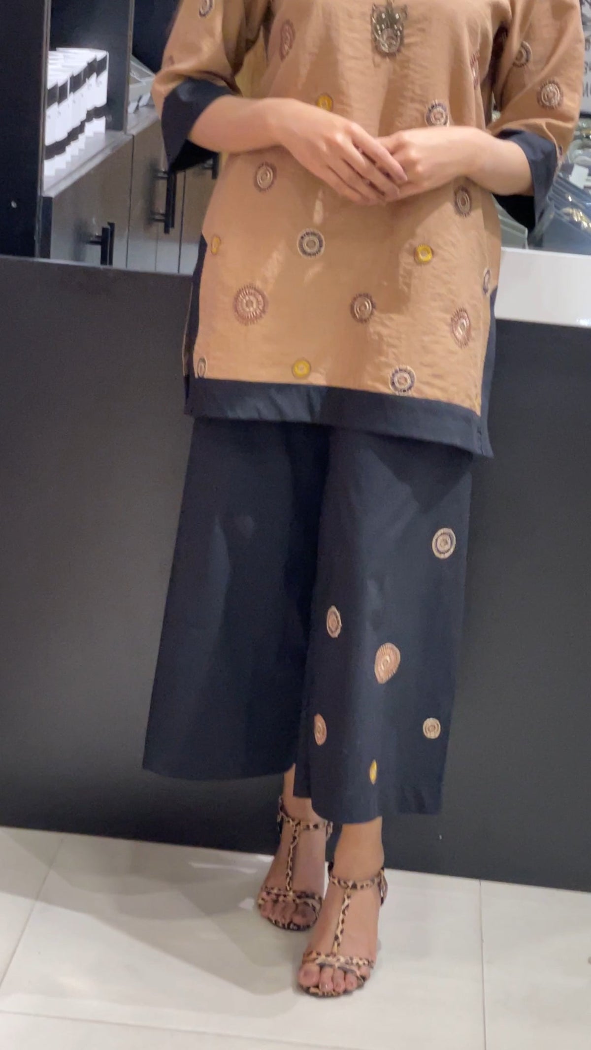 Camel embroidered set