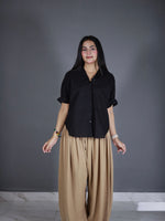Tuck black shirt
