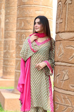 Chiffon parrot grid