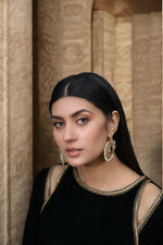 Black cold shoulder